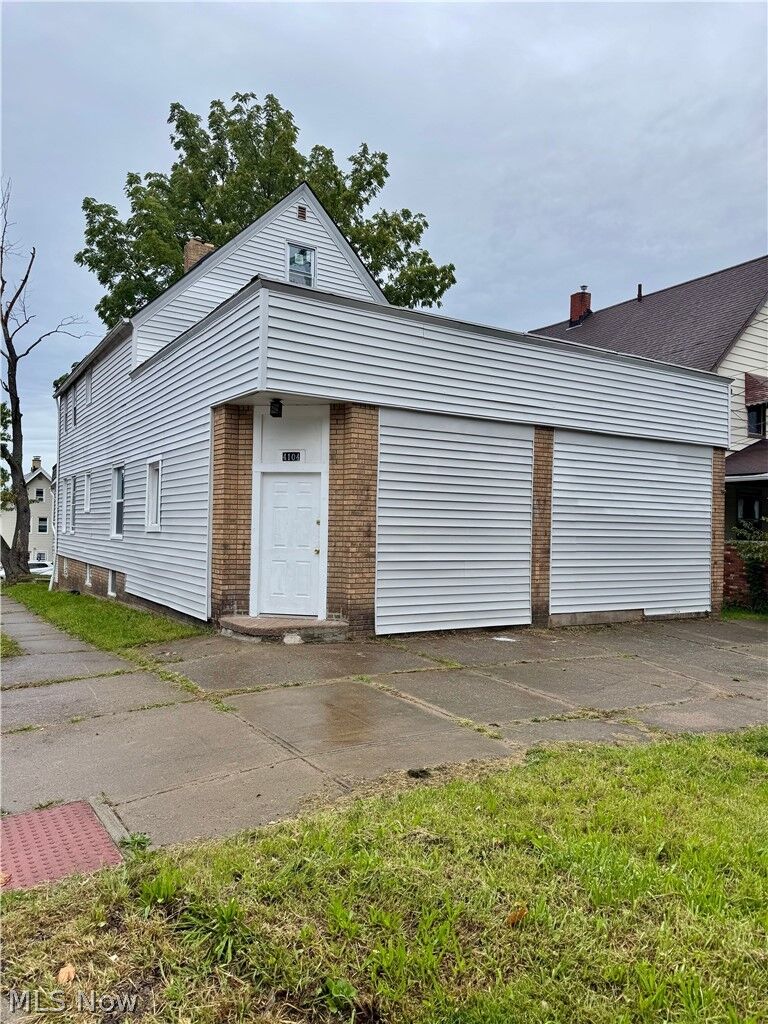 Property Photo:  4104 Woburn Avenue  OH 44109 