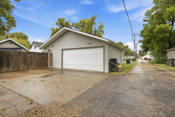 Property Photo: 816 N Lincoln Street SD 57401