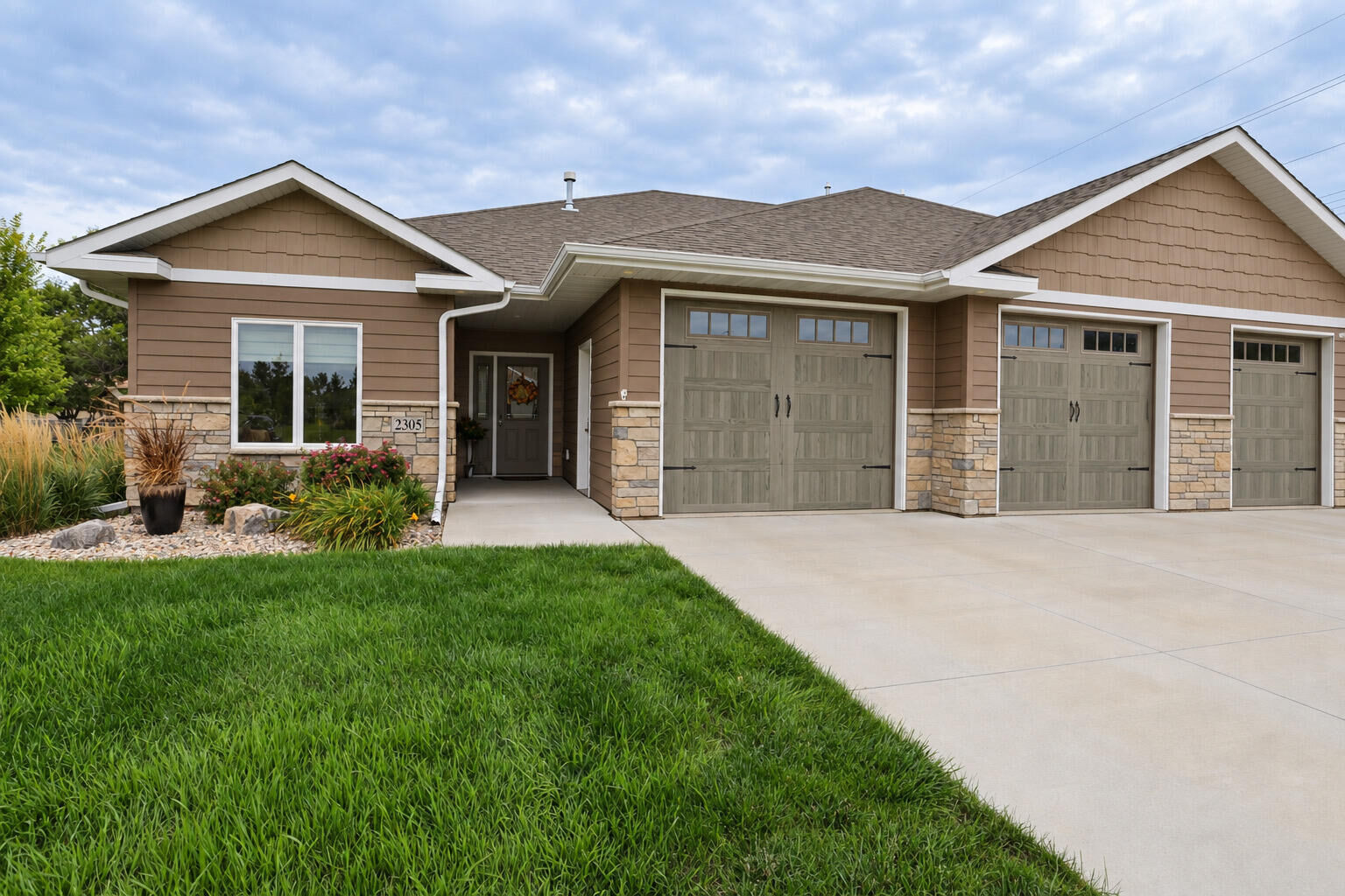 Property Photo:  2305 SE 16th Avenue  SD 57401 