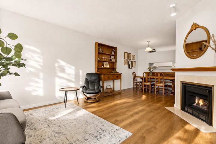 Property Photo:  2800 Chesterfield Avenue 307  BC V7N 4M1 