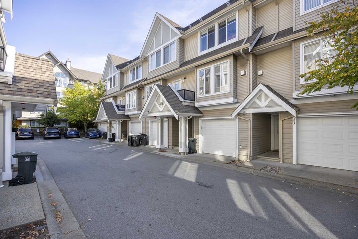 Photo de la propriété:  19141 124 Avenue 42  BC V3Y 2V6 
