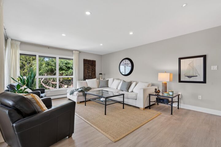 Property Photo: 1290 Martin Street 302 BC V4B 3W3