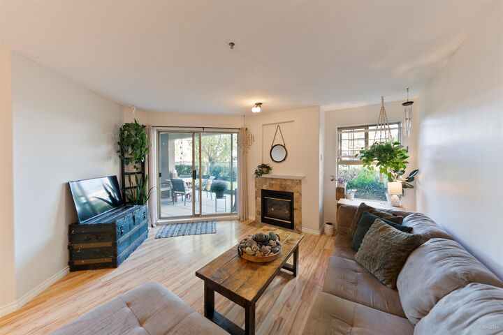Property Photo: 215 Twelfth Street 206 BC V3M 4H4