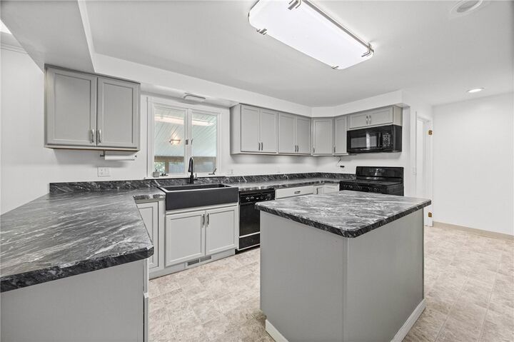 Property Photo:  23 Sweet Birch Lane  NY 14615 