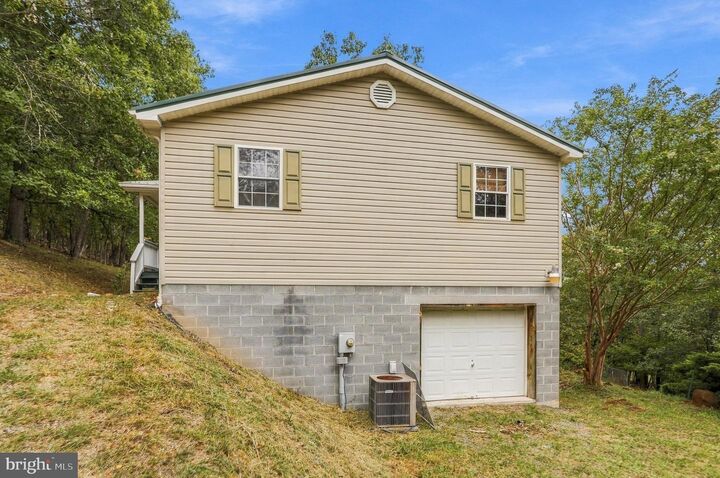 Property Photo:  523 Pinepointe Drive  WV 26726 