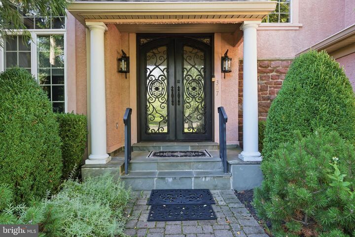 Property Photo:  307 Lyon Circle  PA 18902 