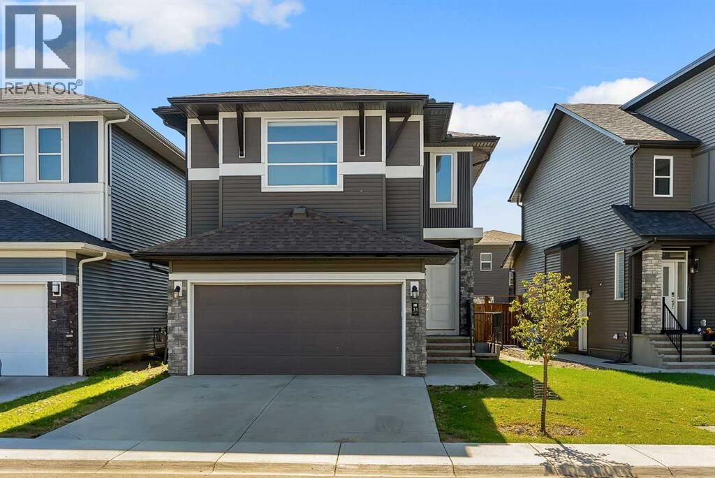Property Photo:  31 Corner Meadows Grove Northeast  AB T3N 2C2 