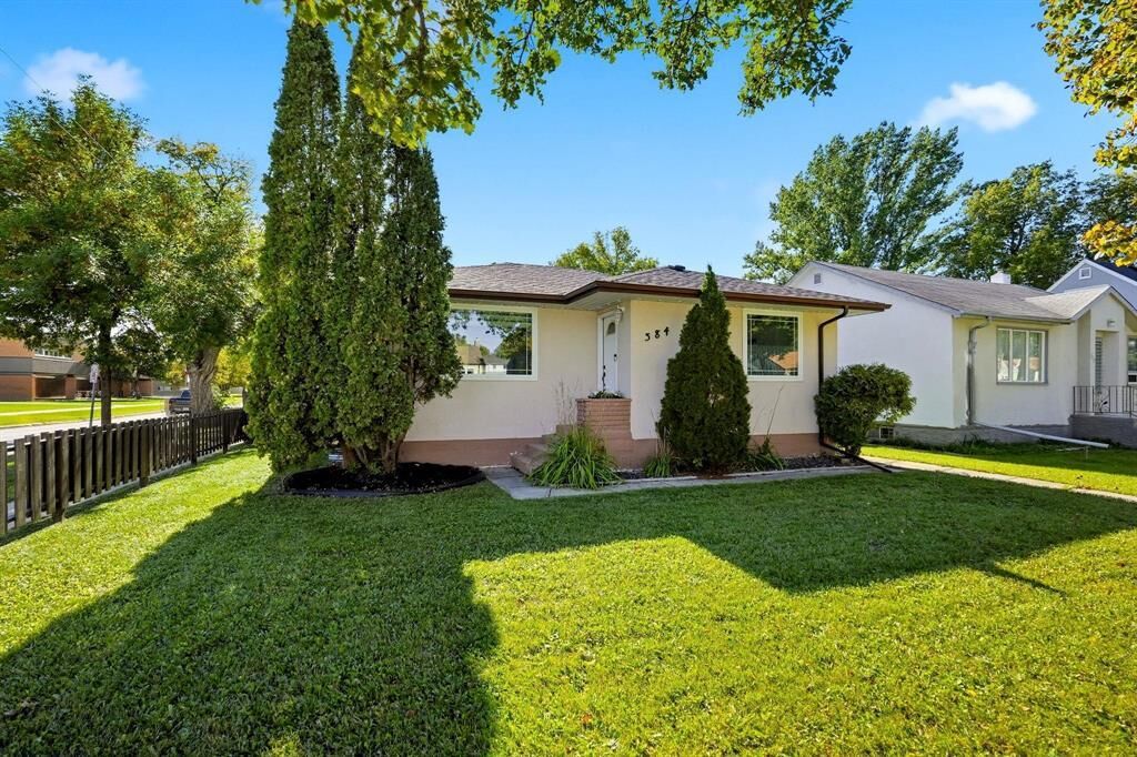 Property Photo:  384 Kimberly Avenue  MB R2K 0X6 