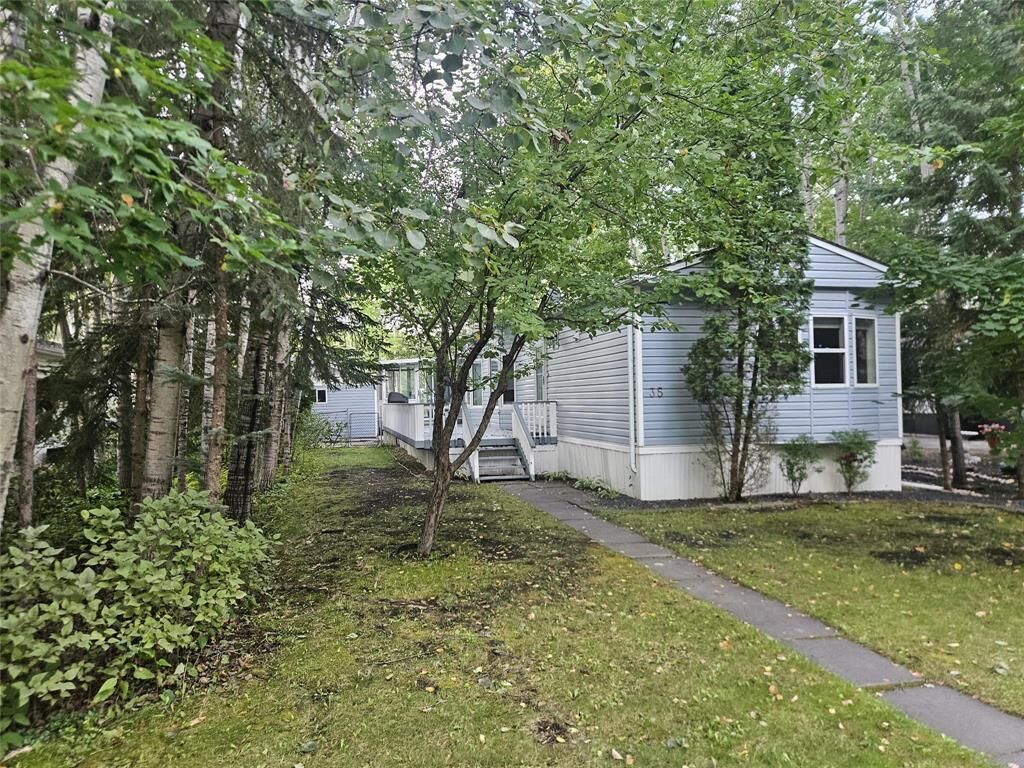 Property Photo: 35 Village Drive MB R5H 1H4
