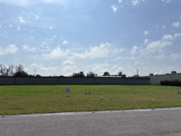 Property Photo:  199 William Way  IA 52315 