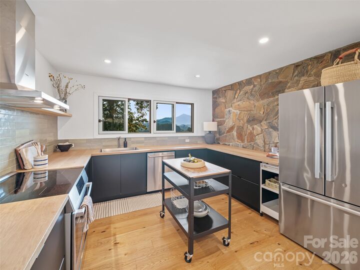 Property Photo:  343 Mountain View Road  NC 28714 