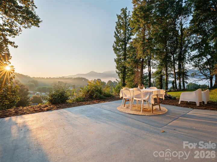 Property Photo:  343 Mountain View Road  NC 28714 
