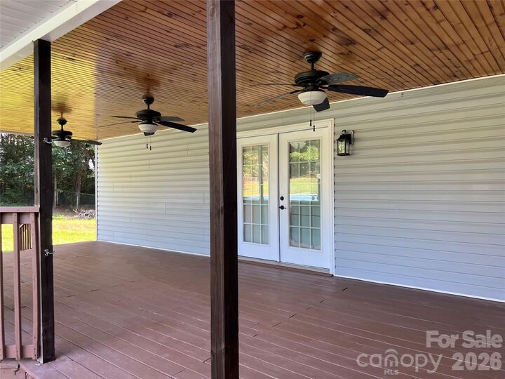 Property Photo: 1129 Lyndsey Brooke Court NC 28092