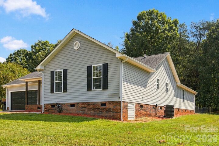 Property Photo:  1129 Lyndsey Brooke Court  NC 28092 