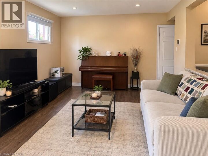 Property Photo: 73 Larkspur Crescent ON N2M 4W8