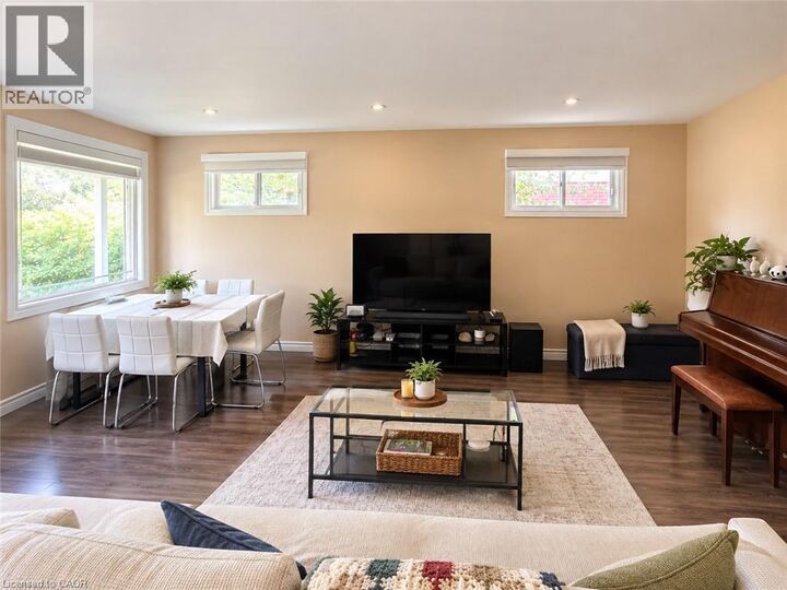 Photo de la propriété: 73 Larkspur Crescent ON N2M 4W8