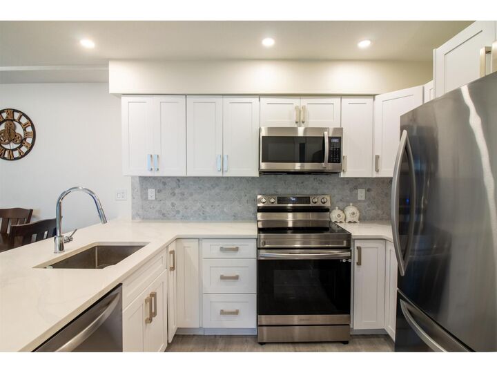Property Photo:  7115 134 Street 12  BC V3W 4T1 