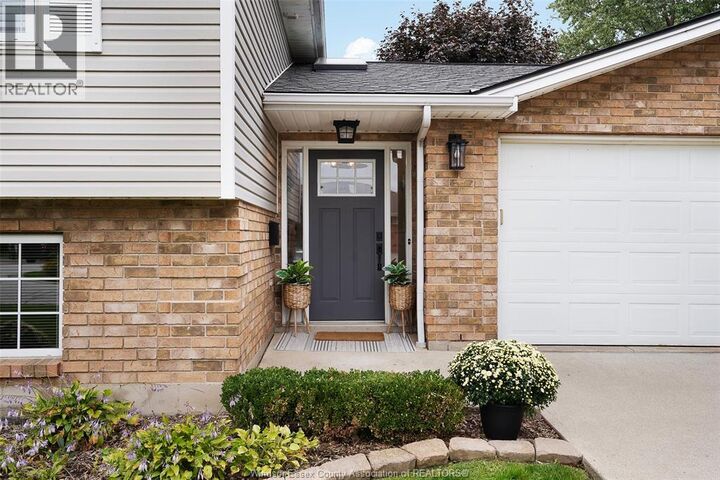 Property Photo:  856 Lawndale  ON N9Y 3Y8 