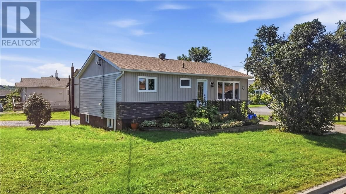 Property Photo:  547 Alexander Street  ON P3A 1R1 