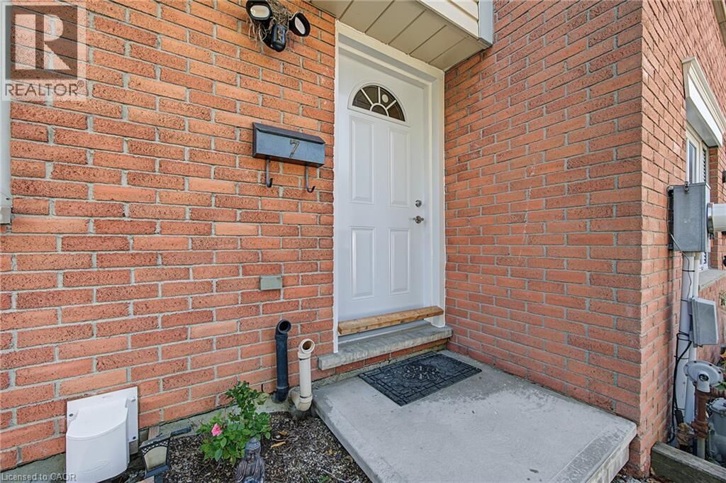 Property Photo:  125 Bay Street 7  ON N4S 8H7 