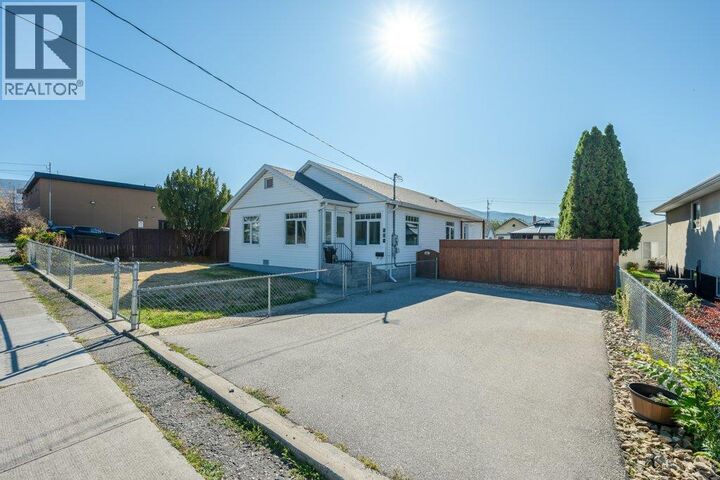 Property Photo:  584 Edna Avenue  BC V2A 2M2 