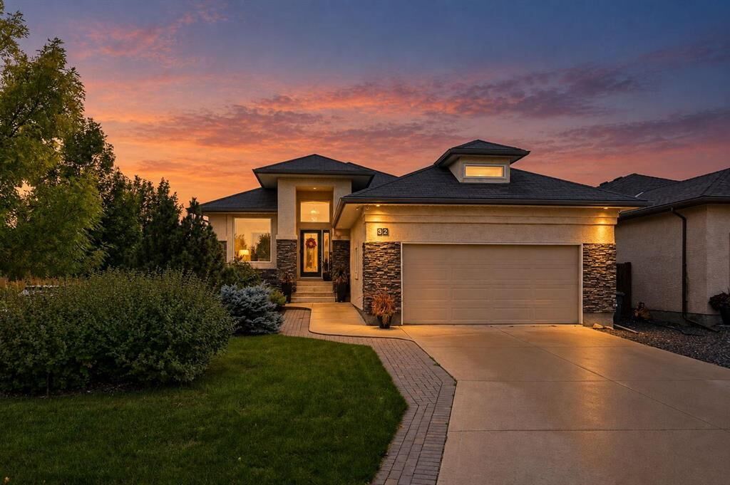 Property Photo:  32 Needlehurst Place  MB R3Y 0C3 