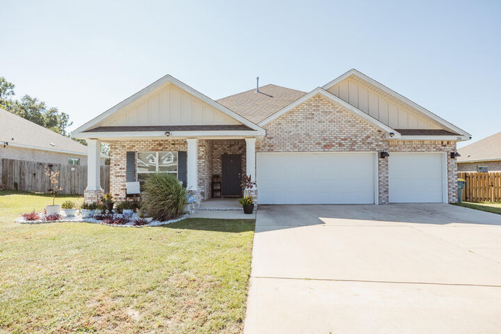 Property Photo:  1106 Shoal River Drive  FL 32539 