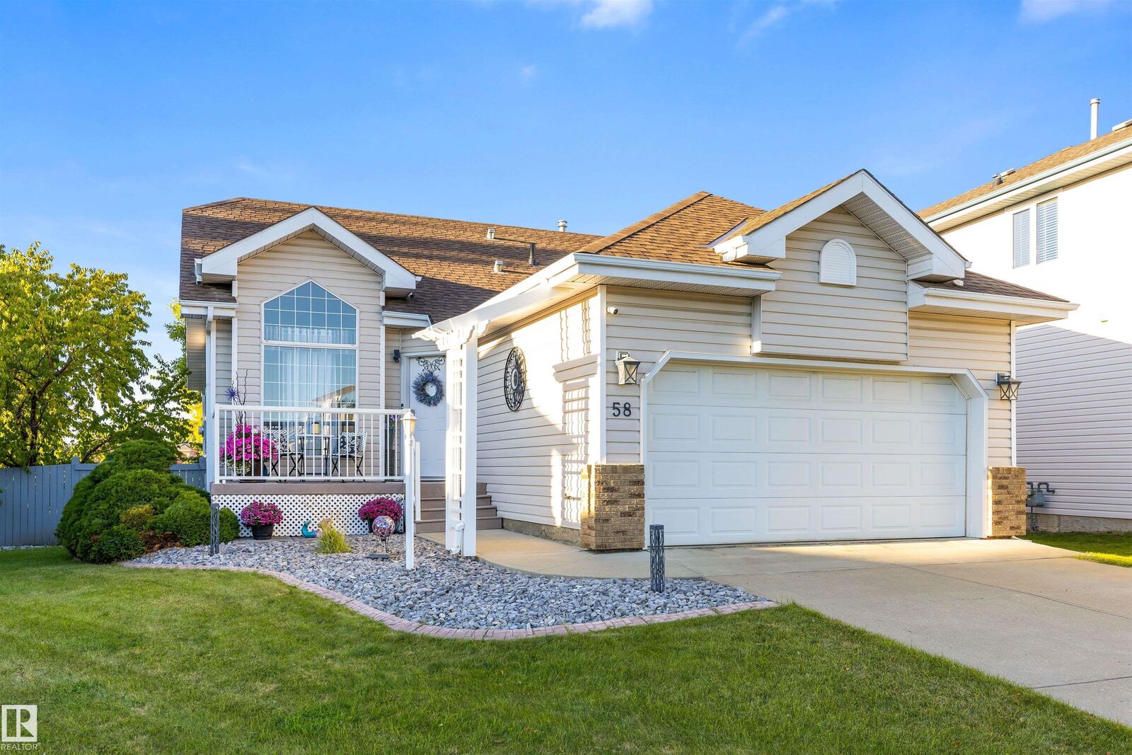 Property Photo: 58 Harcourt Crescent AB T8N 6K7