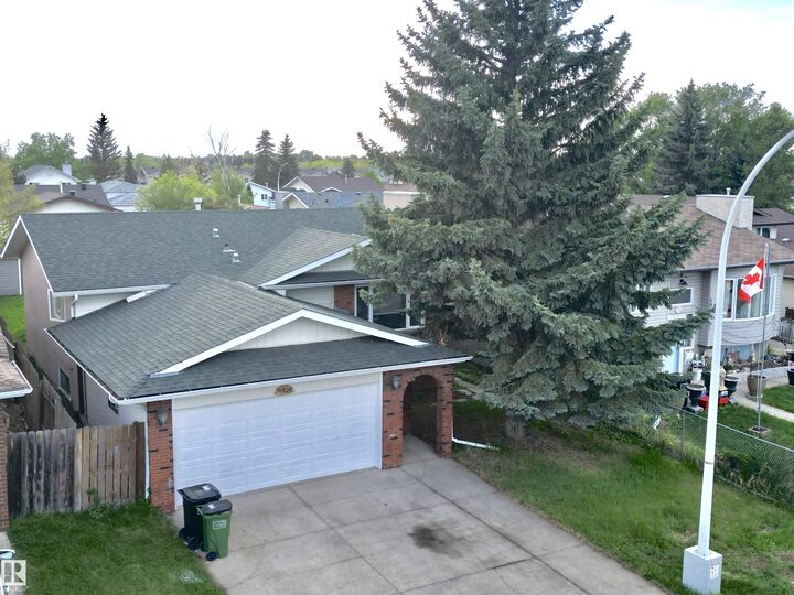 Property Photo:  4928 31 Avenue NW  AB T6L 5H6 