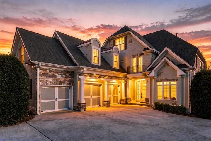Property Photo: 5922 Hogans Way GA 30135