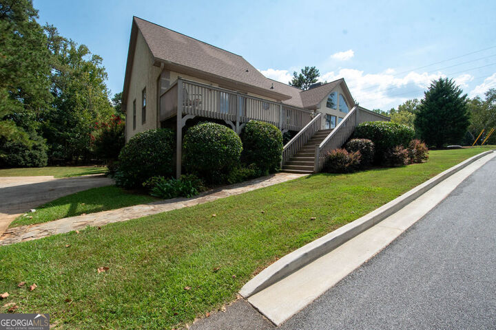 Property Photo:  201 Robinson Road B  GA 30269 