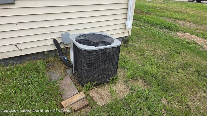 Property Photo: 1335 N Walnut Street MI 48906