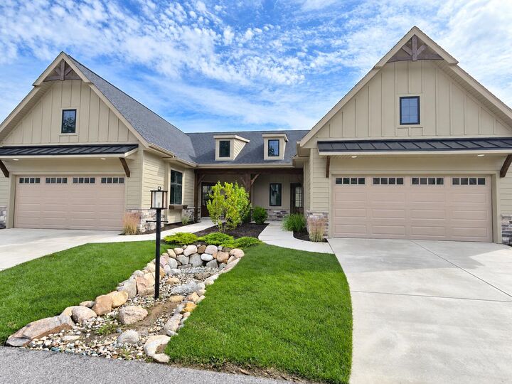 Property Photo: 1916 W Woodglen Circle IN 46383