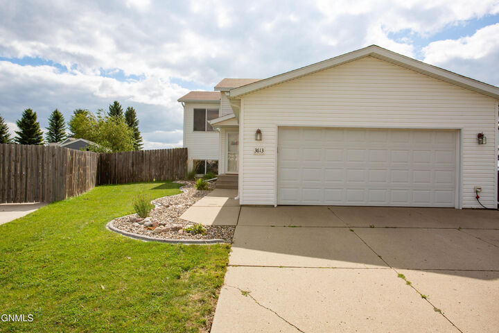 Property Photo:  3613 Lewis Road NW  ND 58554 