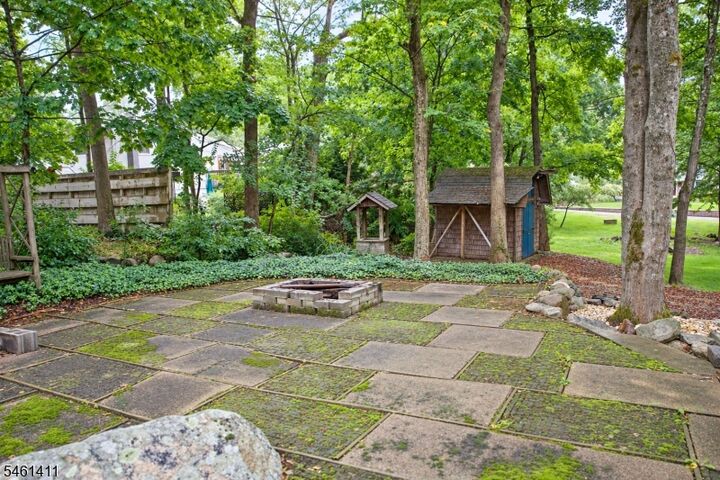 Property Photo:  5 Rockwood Trl  NJ 07405 