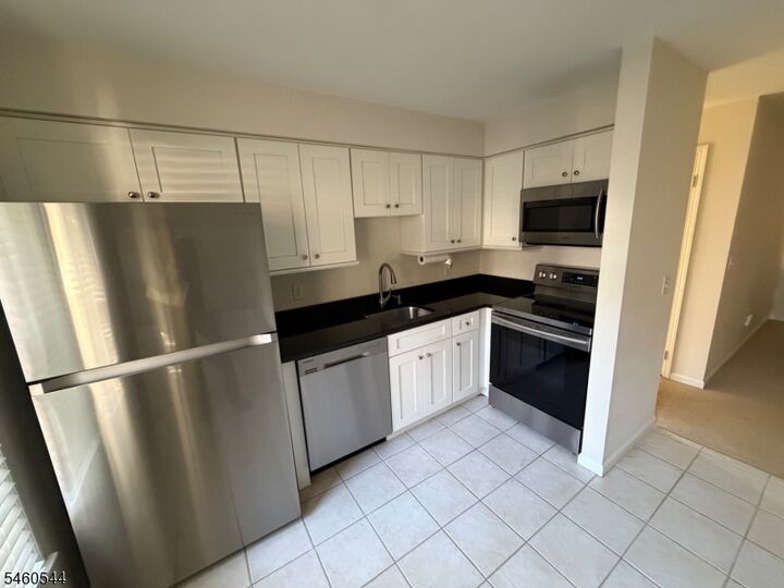 Property Photo:  73 Smithfield Court  NJ 07920 