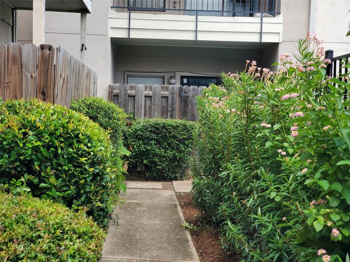 Property Photo:  1818 Augusta Drive 29  TX 77057 