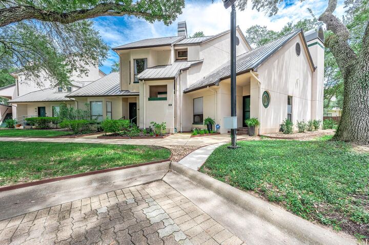 Property Photo:  4144 Greystone Way 105  TX 77479 