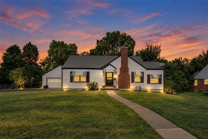 Better Homes and Gardens Real Estate Kansas City Homes - Plaza/Kansas City Office