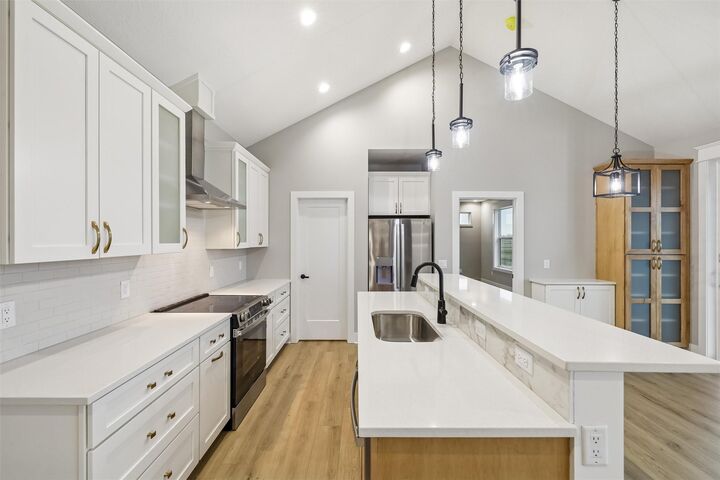 Property Photo:  1201 Lakeview Circle NW  IA 50035 