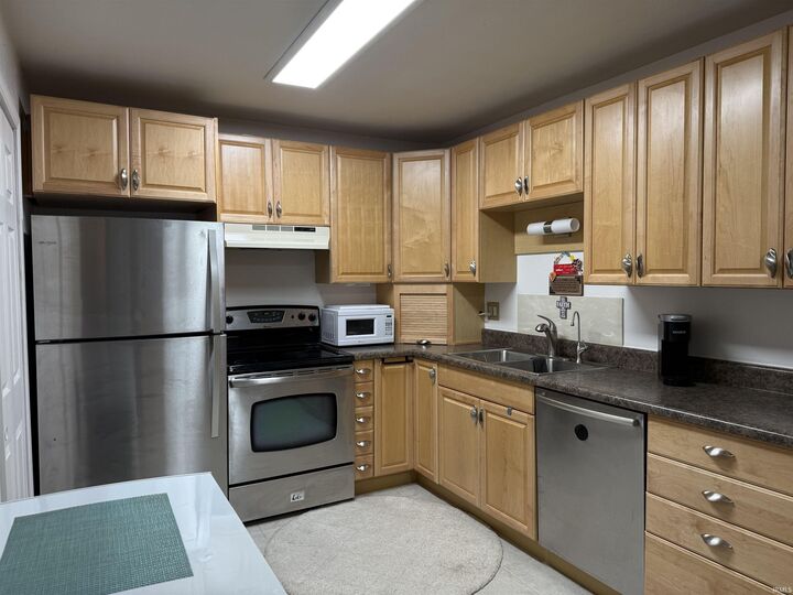 Property Photo: 11099 N State Road 13 IN 46567