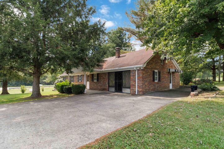 Property Photo:  2060 U.s. 150  KY 40484 