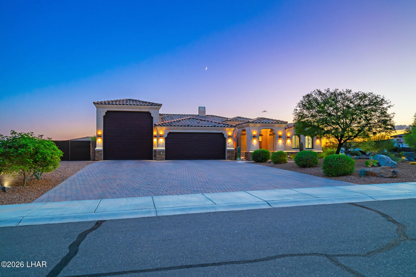 Property Photo: 4001 Avienda Del Sol AZ 86406