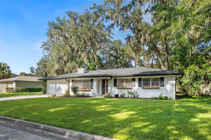 Property Photo: 2410 NW 54th Terrace FL 32606