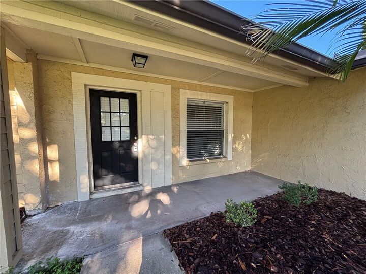 Property Photo:  1761 Lakeview Village Drive  FL 33510 