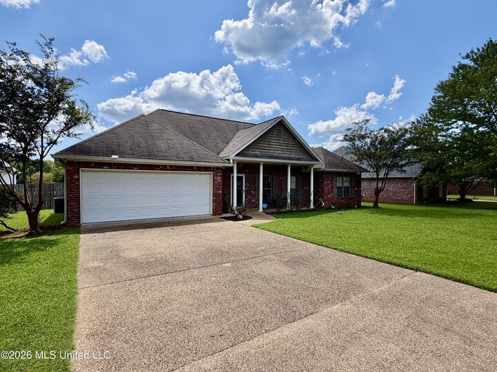 Property Photo:  105 Kirkwood Drive  MS 39056 
