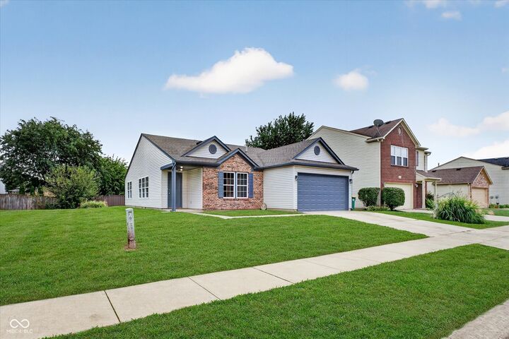 Property Photo:  2203 Summerfield Drive  IN 46168 