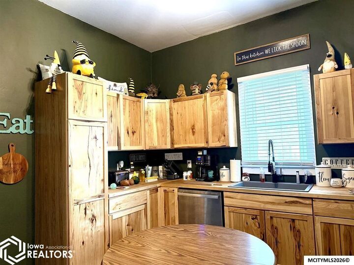 Property Photo:  401 10th Street N  IA 50459 