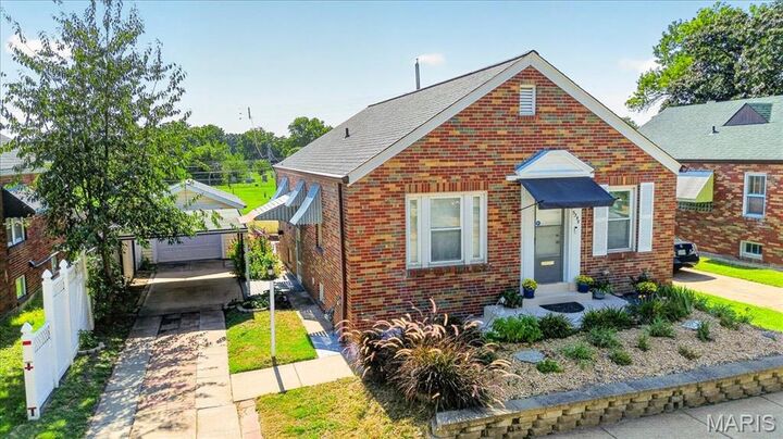 Property Photo: 5348 Sunshine Drive MO 63109