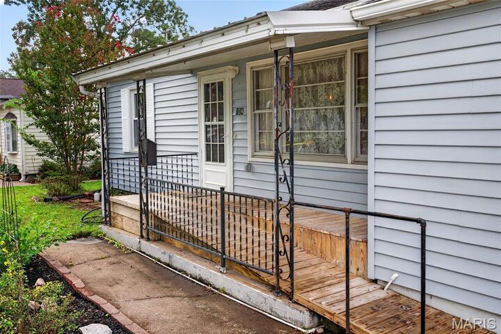 Property Photo: 124 Frates Street MO 63740